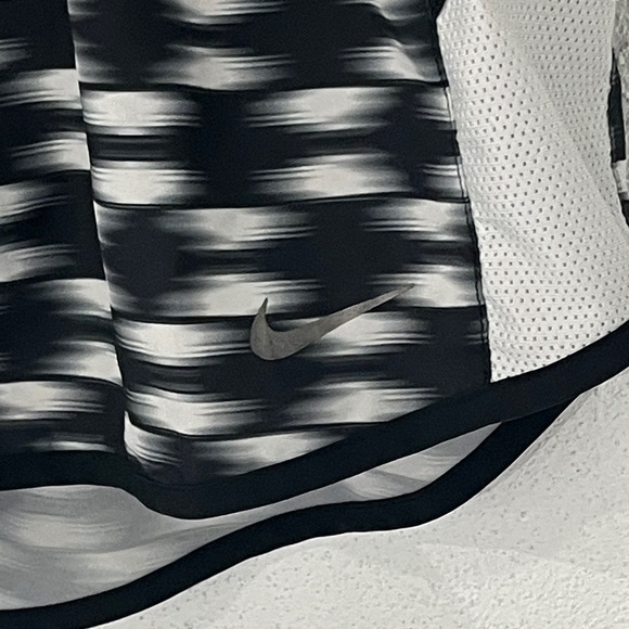 Nike Women's Black and White Athletic Shorts Size M - Picture 2 of 4